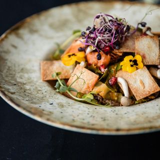 Salată cu somon afumat