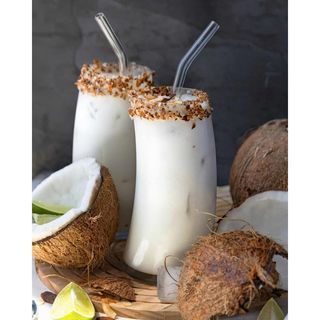 Coconut milk drinks 椰汁