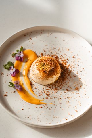 Mousse de ciocolată albă cu mango