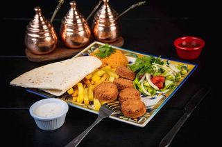 Falafel la farfurie (produs vegan de post)