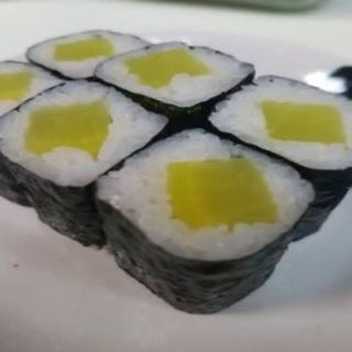 109. Maki de mango (8 pzs.)