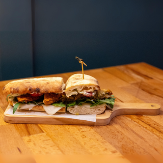 პანინის სენდვიჩი ფალაფელით