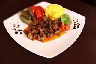 Pastrama de berbecut cu mamaliguta