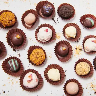 Caja regalo de trufas cakes y trufas de chocolate