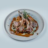 Баранья корейка на гриле с овощным соте (400г)