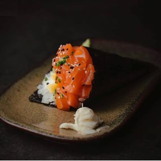 Temaki Salmão, Abacate e Manga
