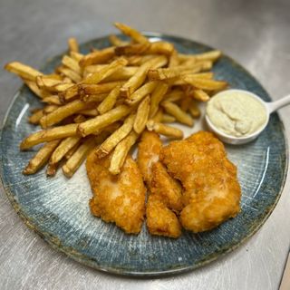 Crispy de pui cu cartofi prajiti