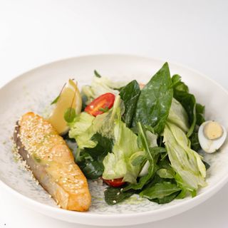 Салат с лососем