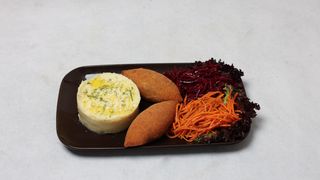 Kotlet po kijowsku z puree ziamniaczanym