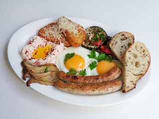 Сніданок з ковбасками (390г)