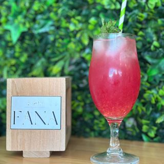 Limonada com Groselha e Hortelã