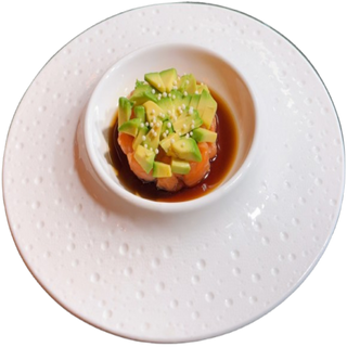 TARTAR DE SALMÓN CON AGUACATE Y SALSA POZU