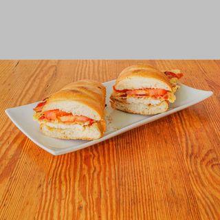 Pollo, Beicon, Queso Edam y Rodajas de Tomate