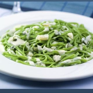 Fettuccini Con Espinacas y 4 Quesos