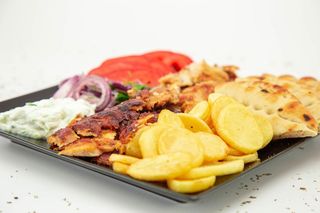 Gyros de porc la farfurie