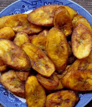 Plátano macho frito maduro