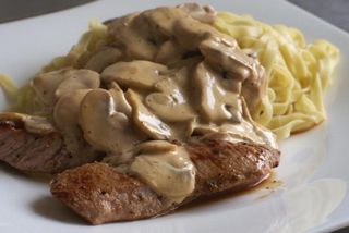 Teletina u sosu od šampinjona