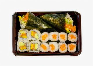 B17. Temaki de Salmão 14 Peças