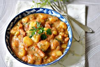 Tocanita de cartofi cu afumatura