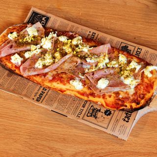 Pinsa Mortadella & Fistic