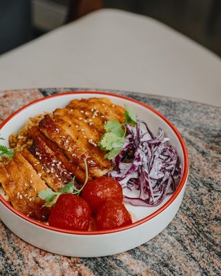 ხრაშუნა ქათამი ბრინჯით და  ტერიაკის სოუსით