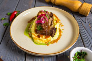 Говяжьи ребра с картофельным пюре (450г)