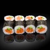 Хосомаки сьомга и краставица (8 бр - 110 гр)