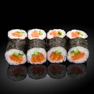 Хосомаки сьомга и краставица (8 бр - 110 гр)