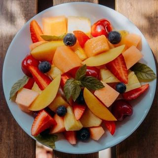 Frutta fresca grande