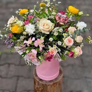 Kolorowe pudełko kwiatów 