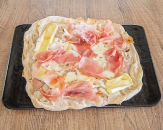 Pinsa Prosciutto Crudo e Brie