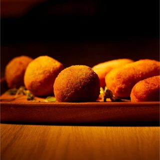 Surtido De Croquetas Caseras De Pollo