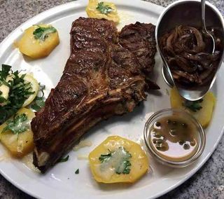 Antricot de Vita cu Cartof Copt