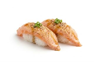 31A. Nigiri Tataki De Salmón (6 Uds.)