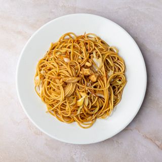 鸡肉炒面Pileći čau mein