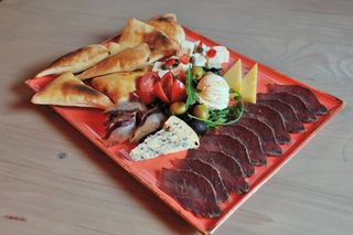 Meze za tri osobe (500g)