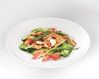 Салат Бостон с курицей и рукколой