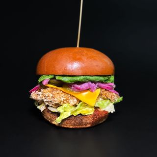 Фірмовий бургер із куркою