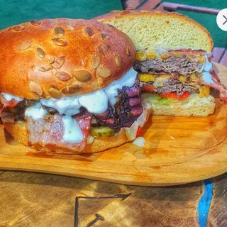 NOU !! Burger bestia