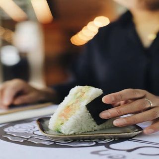 Sake onigiri