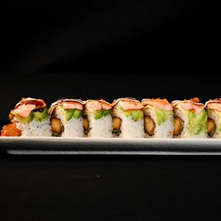 13.- Rolls De Pollastre Arrebossat, Salmó, Cogombre I Alvocat (8 Uds.)