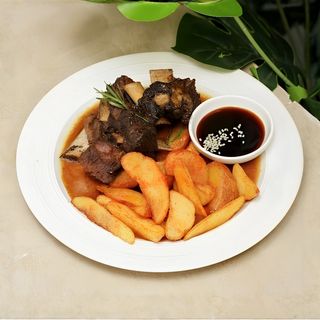 Томленые говяжьи ребра