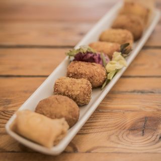 Surtido de croquetas del bella