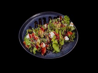 Салат зі слабосоленим лососем (170g)