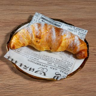 Croissant cu unt