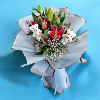 Buket sa orjentalnim ljiljanom i medvedićima