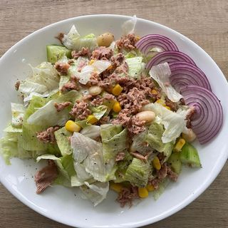 Салата с риба тон 