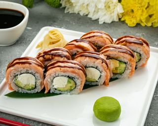 Філадельфія з лососем татакі обпаленим 