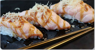 S34 Nigiri salmone scottato - 4 pezzi