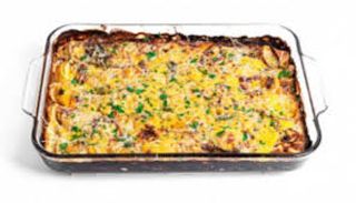 Bandeja De Patatas Con Carne Y Queso